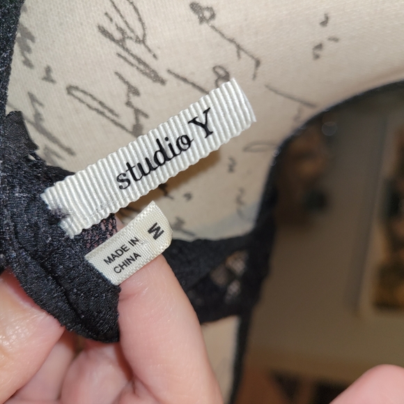 Studio Y sleeveless blouse - Picture 2 of 4